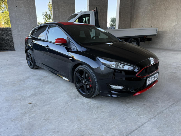 Ford Focus ST-Line Red Black